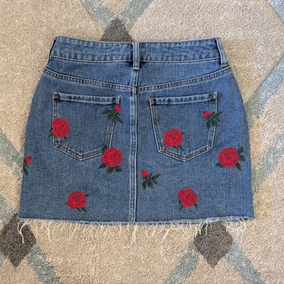 PacSun Denim Skirt with Embroidered Roses, Size 23 - Picture 2 of 2